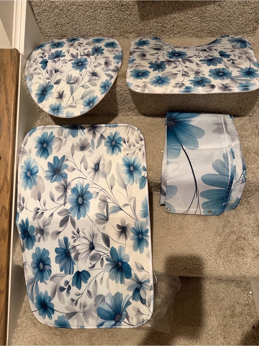 Brand new in packaging 4-piece blue floral bathroom set!